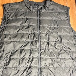 NWT Champion Men's Dark Green Lightweight Puffer Vest